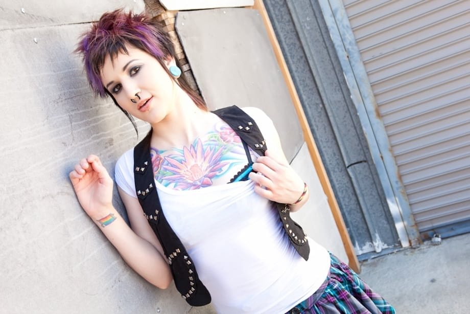 Severin Graves masturbates eagerly as punk stripper on public walkway - 3