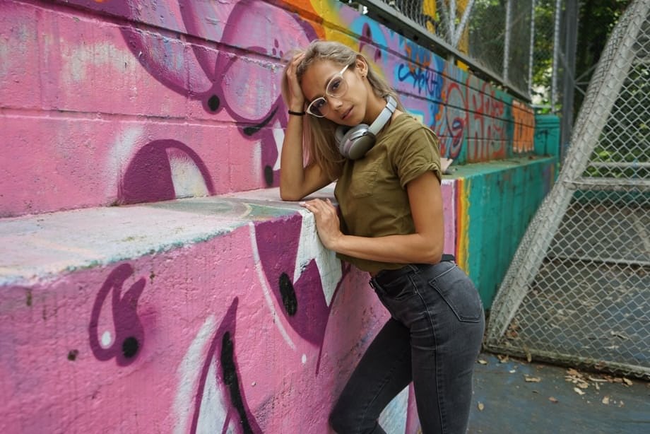 Veronica Leal enticing exhibition on car hood wearing green top and form-fitting jeans - 8