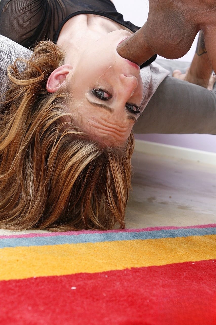 Riley Shy Gives Sloppy Deepthroat in the Sun Poolside for Fans - 10