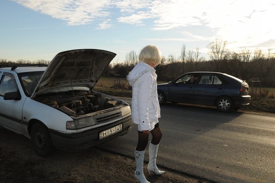 Horny blond granny Margarette spreads wide for wild pussy pounding from a car window - 2