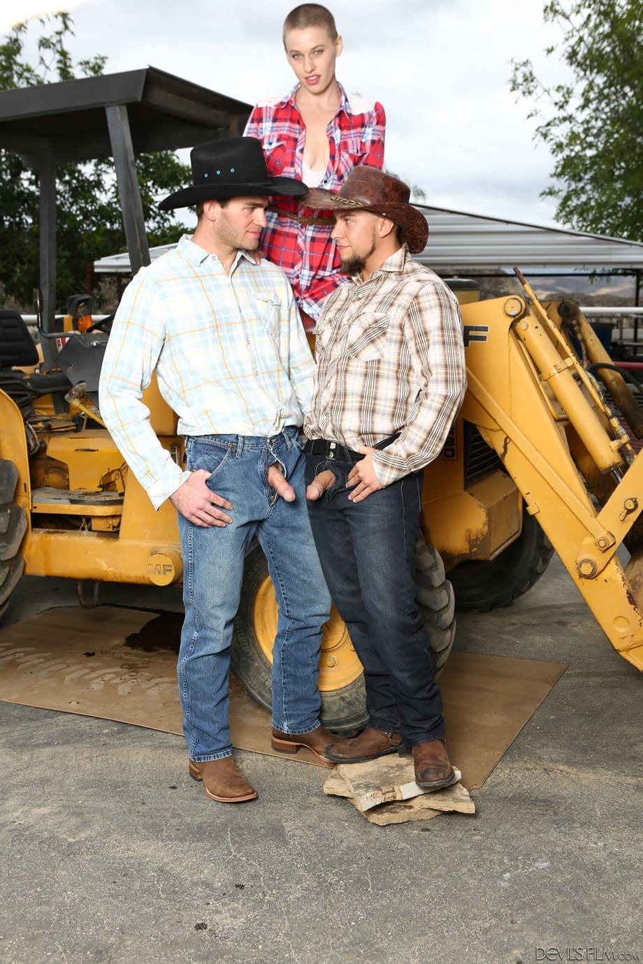 Hunter Marx in un threesome selvaggio da cowboy con la bionda Riley Nixon dai capelli corti - 5