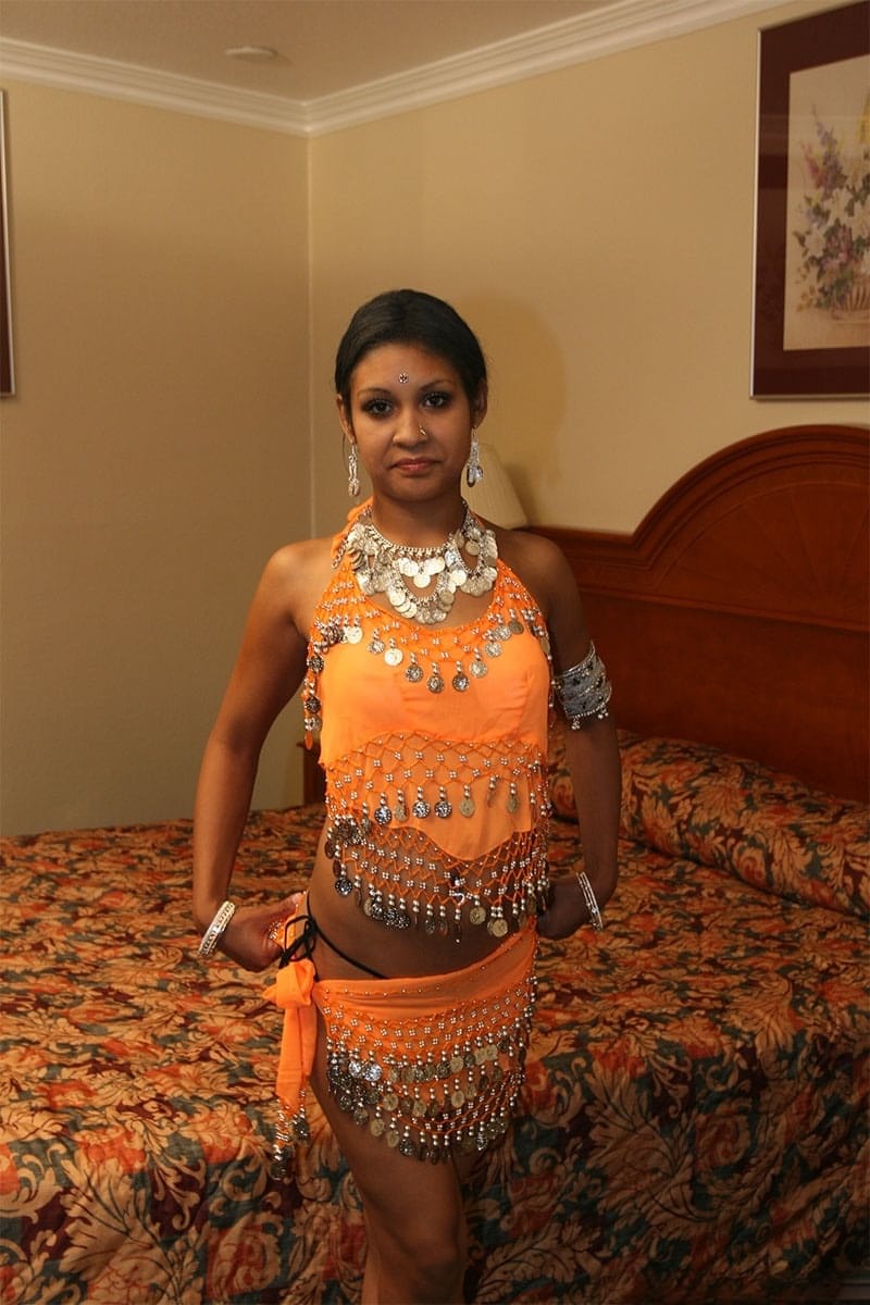 Stunning Indian temptress Dipti slowly removes her traditional sari revealing intimate curves and bare pussy - 9