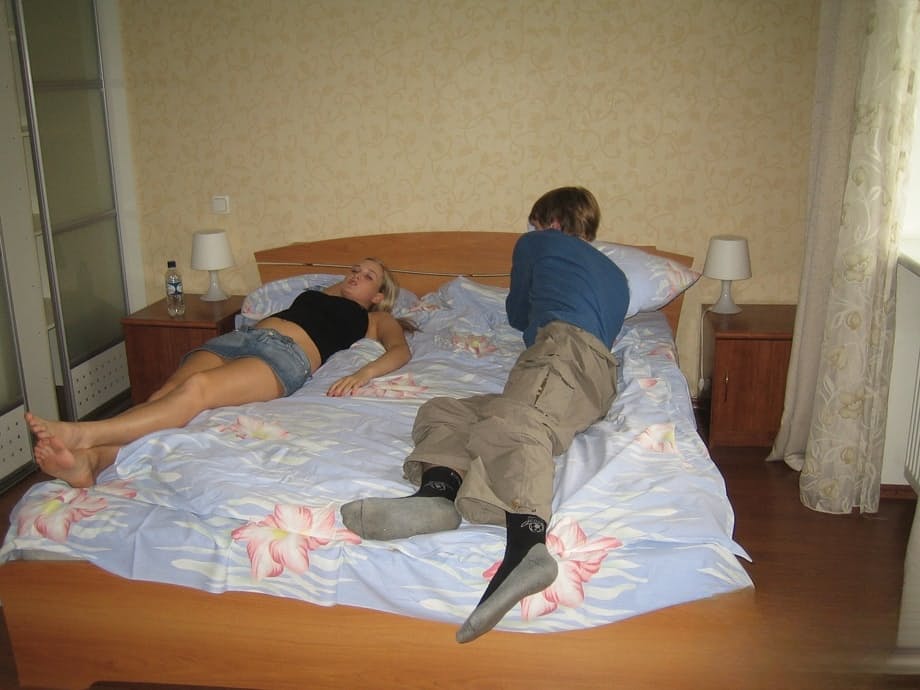 Amateur swinger couples climax as Inga joins swapping on one shared bed - 1