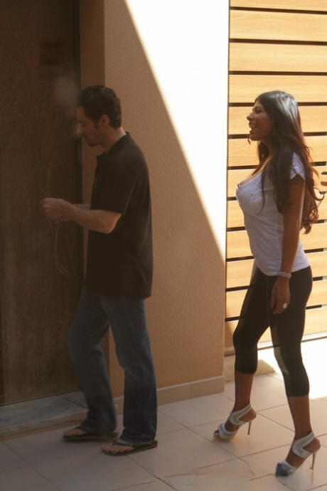 Yoha Galvez lo attira stanotte nella profonda seduzione anale grezza - 1