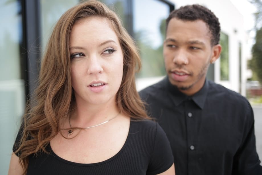 Ricky Johnson laisse déchaîner son énorme BBC au plus profond de la chatte trempée de Maddy O’Reilly - 1