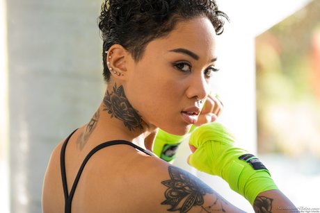 Fitness vixen Honey Gold peels away tiny gym wear to unveil every inch and tattoo - 4