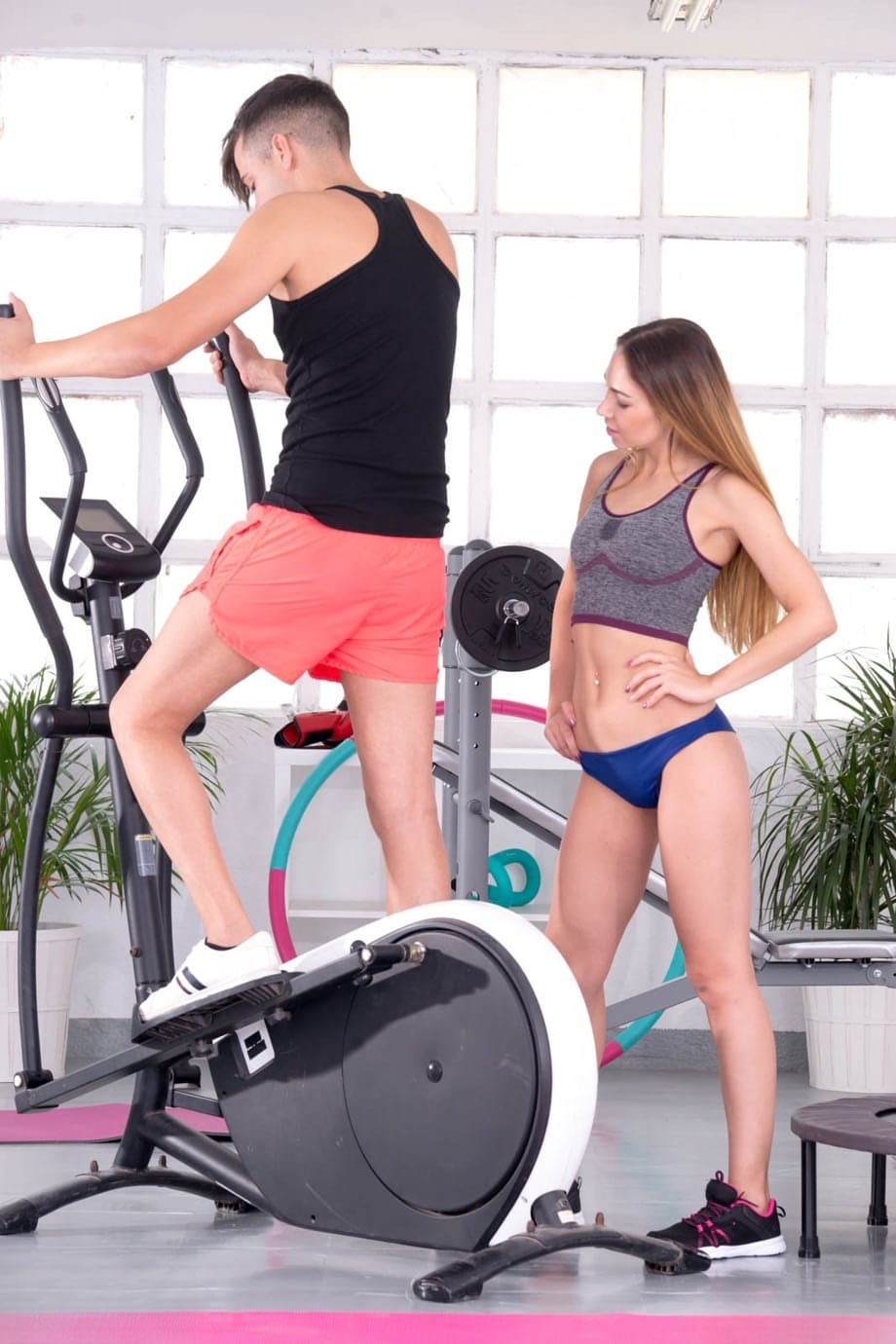 Stacy Snake seduces her sweaty gym partner with brazen topless flexes - 10