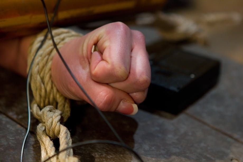 Bobbi Starr pleads in ropes while Phoenix devours her shaved pussy - 16