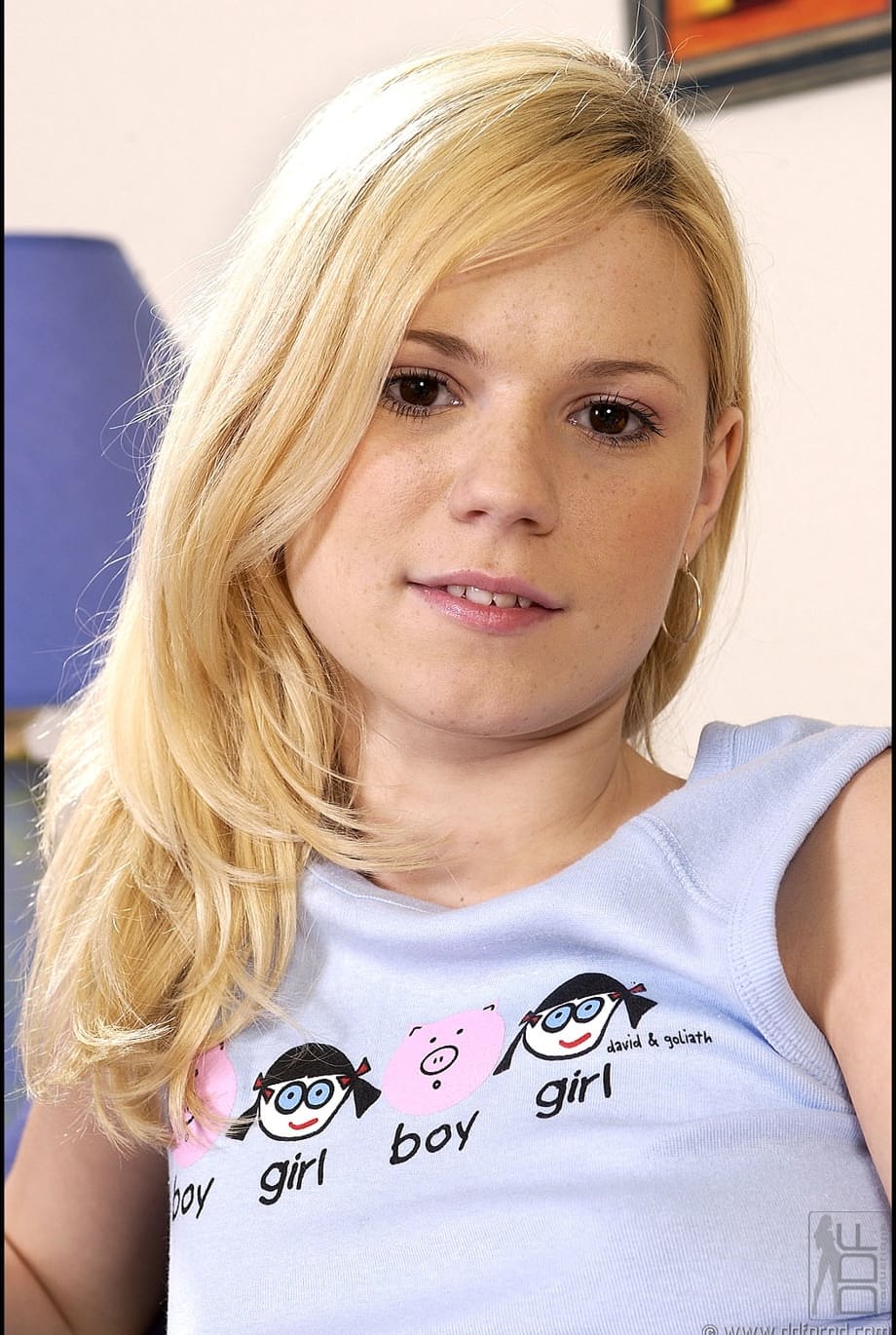 1 By Day featuring Yasmine Gold Nude Images