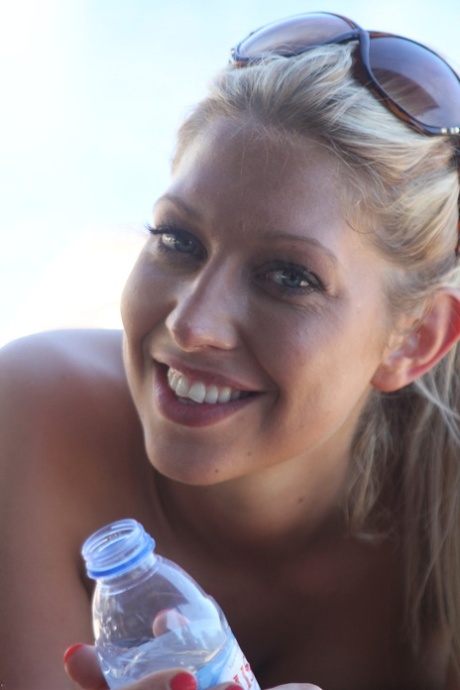 Lexi Smith plunges fingers deep inside outdoor lesbian lovers wet slits - 15