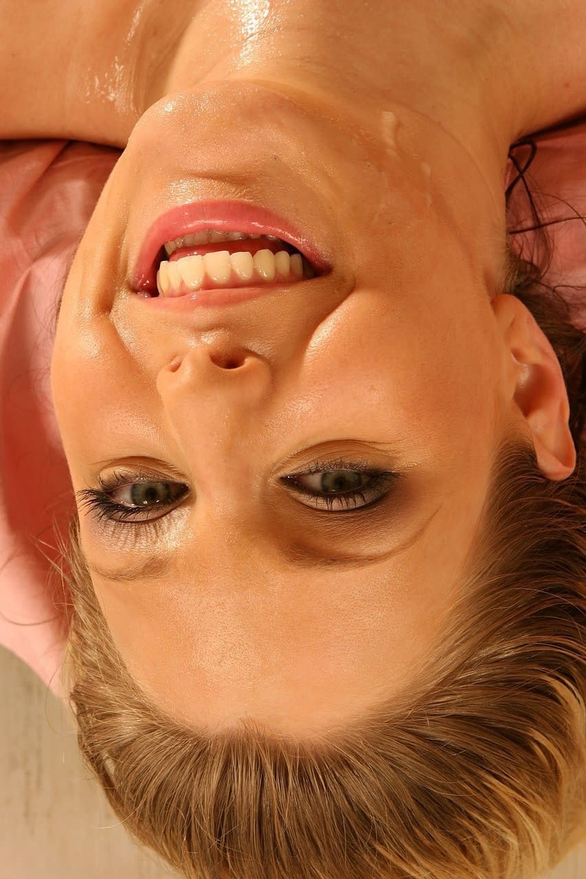 Carla Denise reçoit une éjaculation faciale collante suite à un rapport amateur - 20