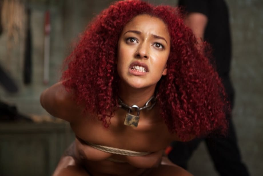 Daisy Ducati livre la plus torride des soumissions en tant que beauté ébène dans une action intense avec bondage - 15