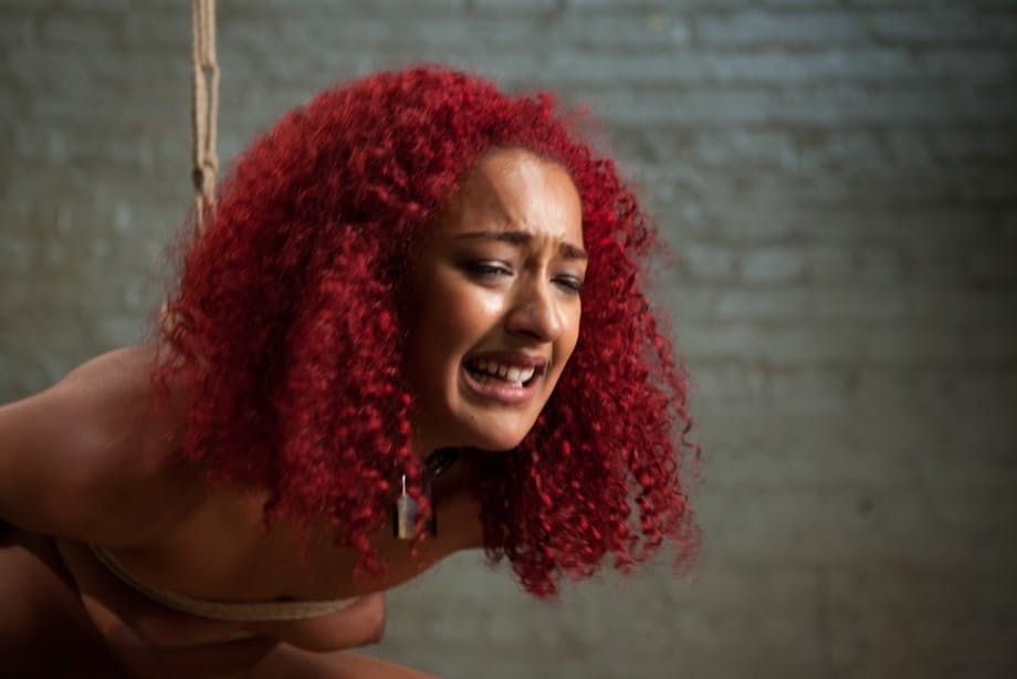 Daisy Ducati livre la plus torride des soumissions en tant que beauté ébène dans une action intense avec bondage - 20