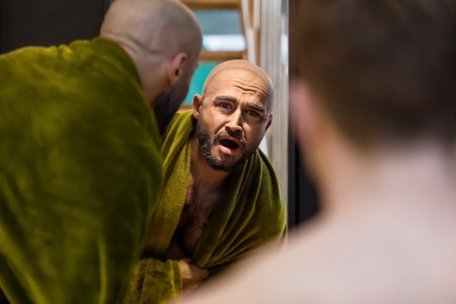 Gabriel Cross besa ferozmente a un musculoso modelo antes de follarle el culo a pelo - 1