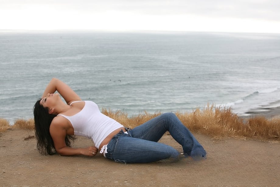 Outdoor tease from sultry Indian pornstar Sunny Leone showcasing her perfect augmented curves - 13