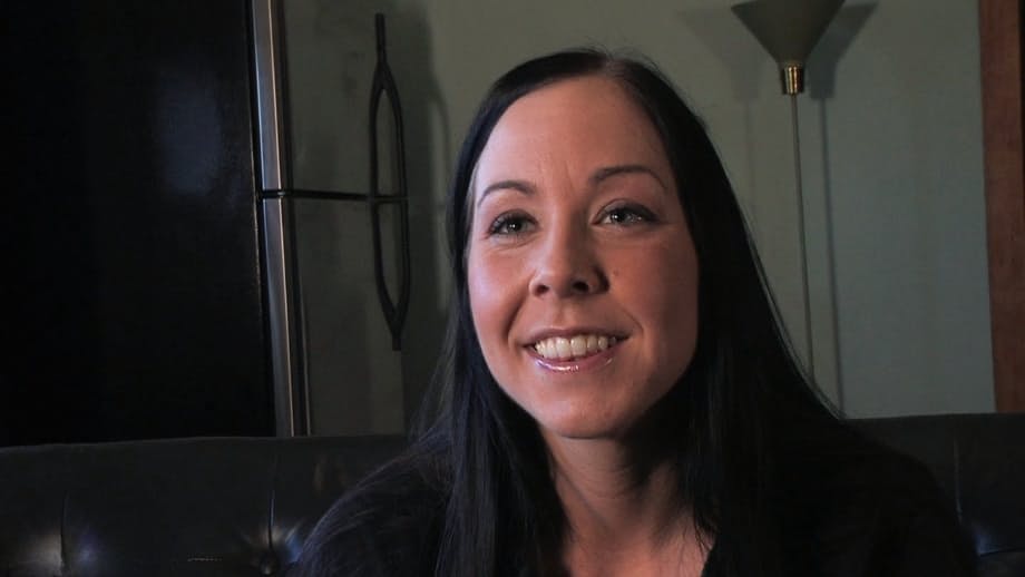 Voluptuous Julie Knight submits to horny men exploring her luscious body - 2
