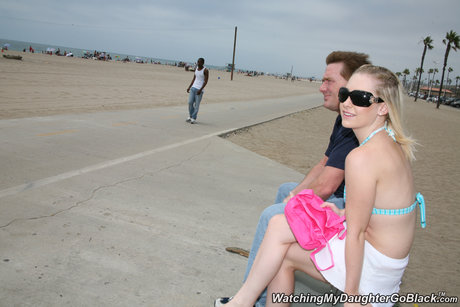 Derek Skeeter ravages petite Cindi Loo's pink snatch - 2