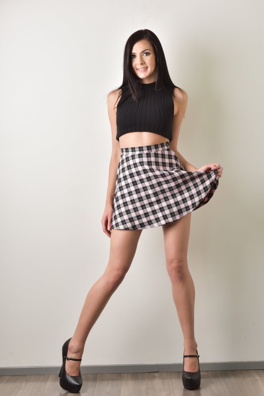 Marley Brinx si spoglia completamente e stuzzica le sue curve lussuriose - 3