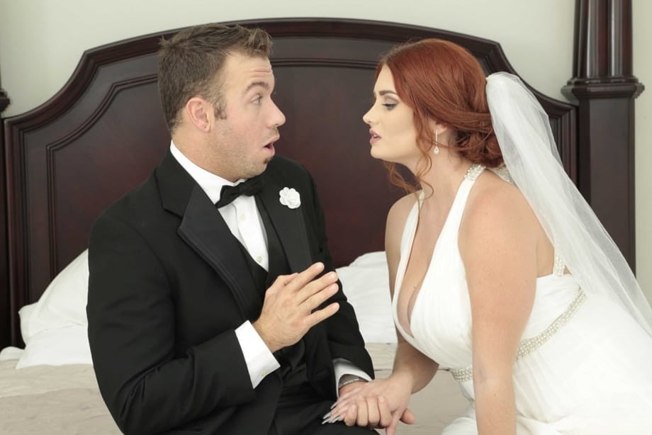 Lennox Luxe la novia pelirroja suplica por una corrida desordenada en la orgía de bodas - 4