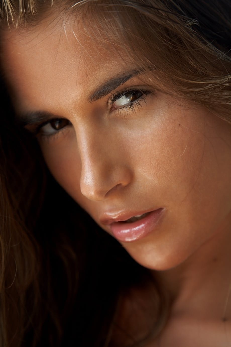 Nessa Devil provoca con la sua figa rasata e bagnata e le sue grosse tette abbronzate - 18