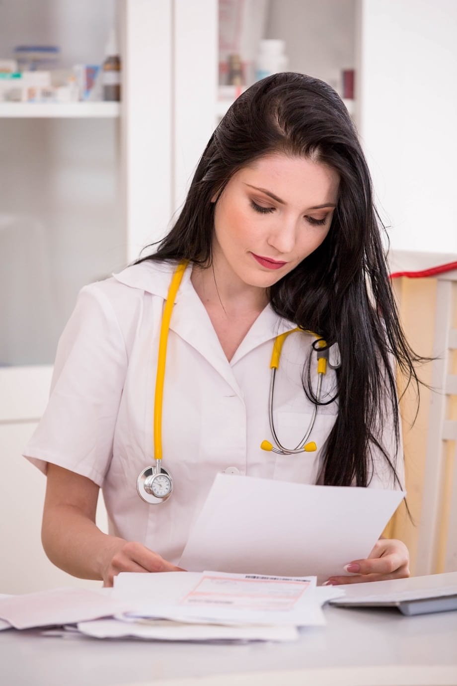Brunette Doctor Mia Evans has sexual intercourse with a patient