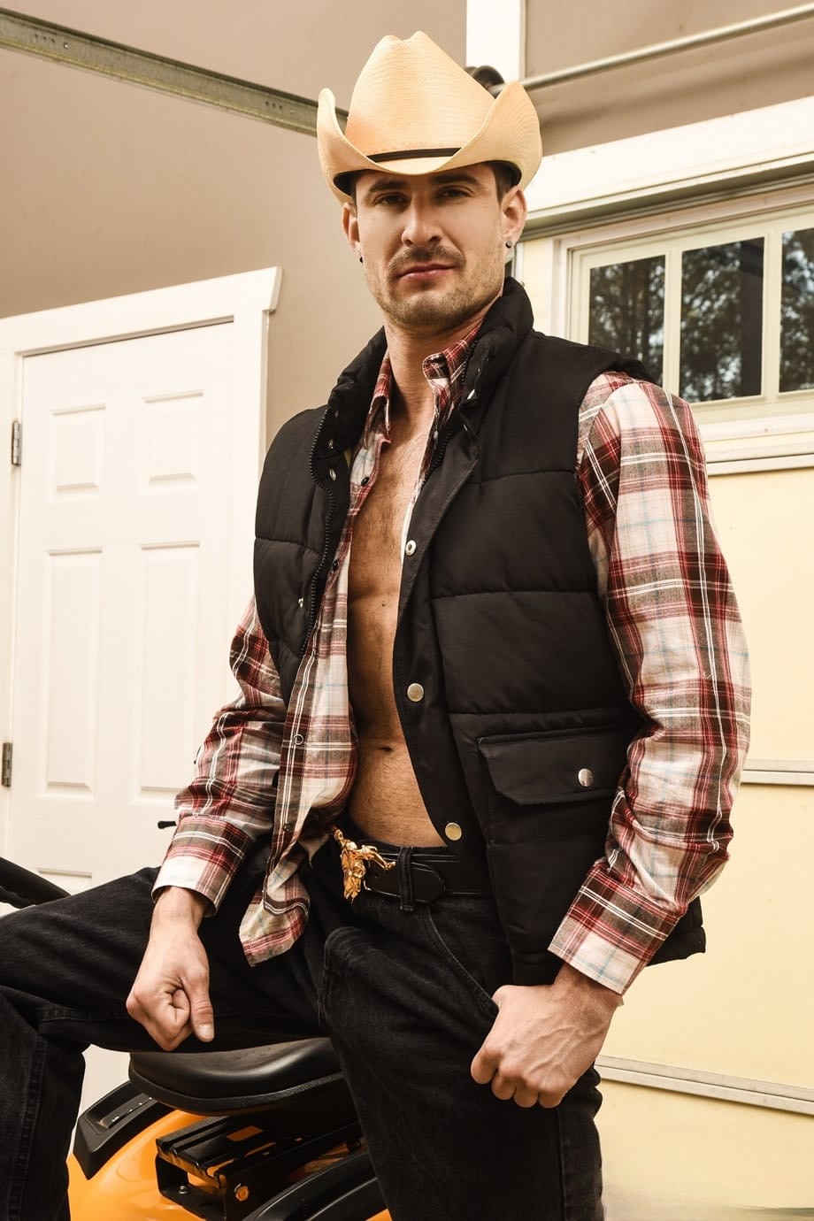 Horny cowboy Allen Lucas sucks Sean Maygers thick cock before riding it bareback hard - 2