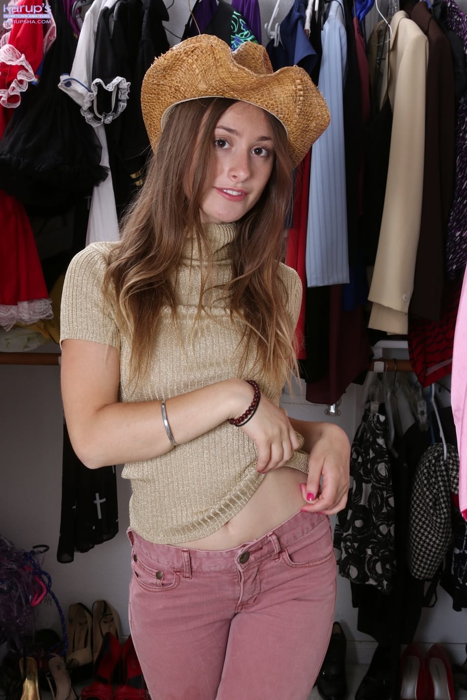 Lilith stripping bare in tiny closet, spreading pink pussy wide open just for you - 2