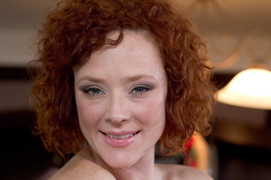 Sensual Audrey Hollander flaunts naked curves and luscious toes in close-up - 20