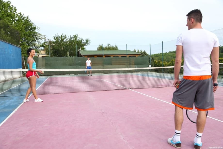 Lady Dee exposes her nude body to seduce opponents on the court - 2