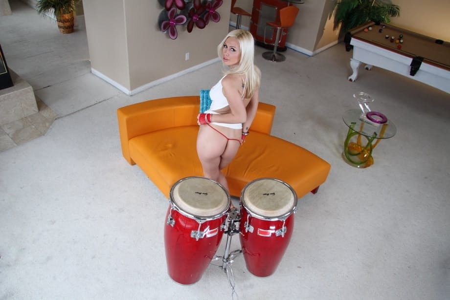 Tara Lynn Foxx showcases her round ass getting toyed then taking thick cock POV - 2