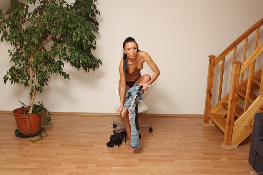 Gina Devine mostra le sue curve tatuate durante una casting audizione esplosiva per la prima volta - 5