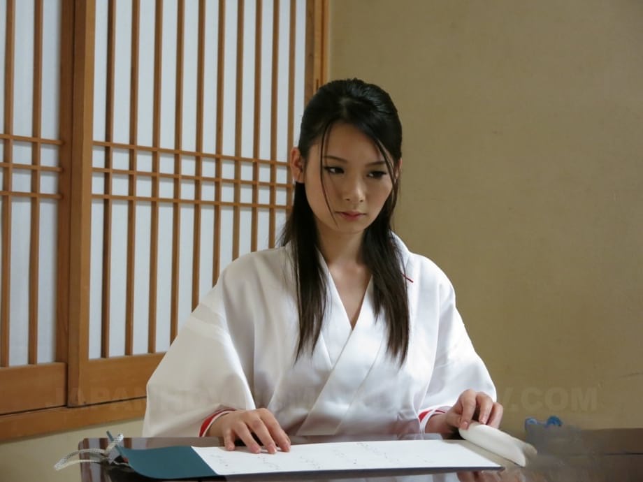 Horny Ako Nishino delivers sensual Japanese therapy ending in explosive creampie from lustful client - 1