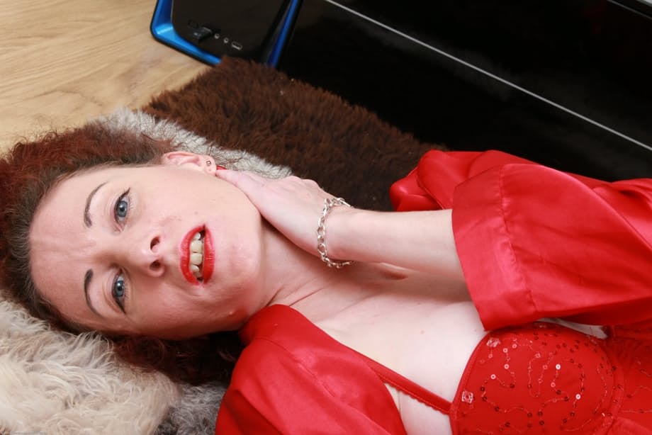 Scarlet Louise fingering her own dripping slit while striking salacious poses - 1