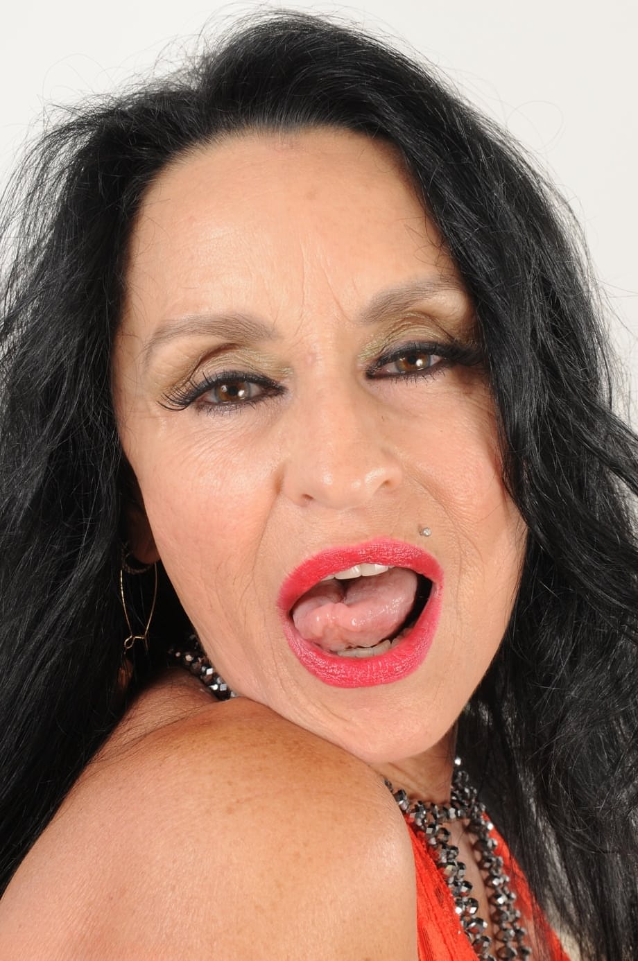 Nasty Granny Rita Daniels fingers her dripping cunt while showing massive tits - 3