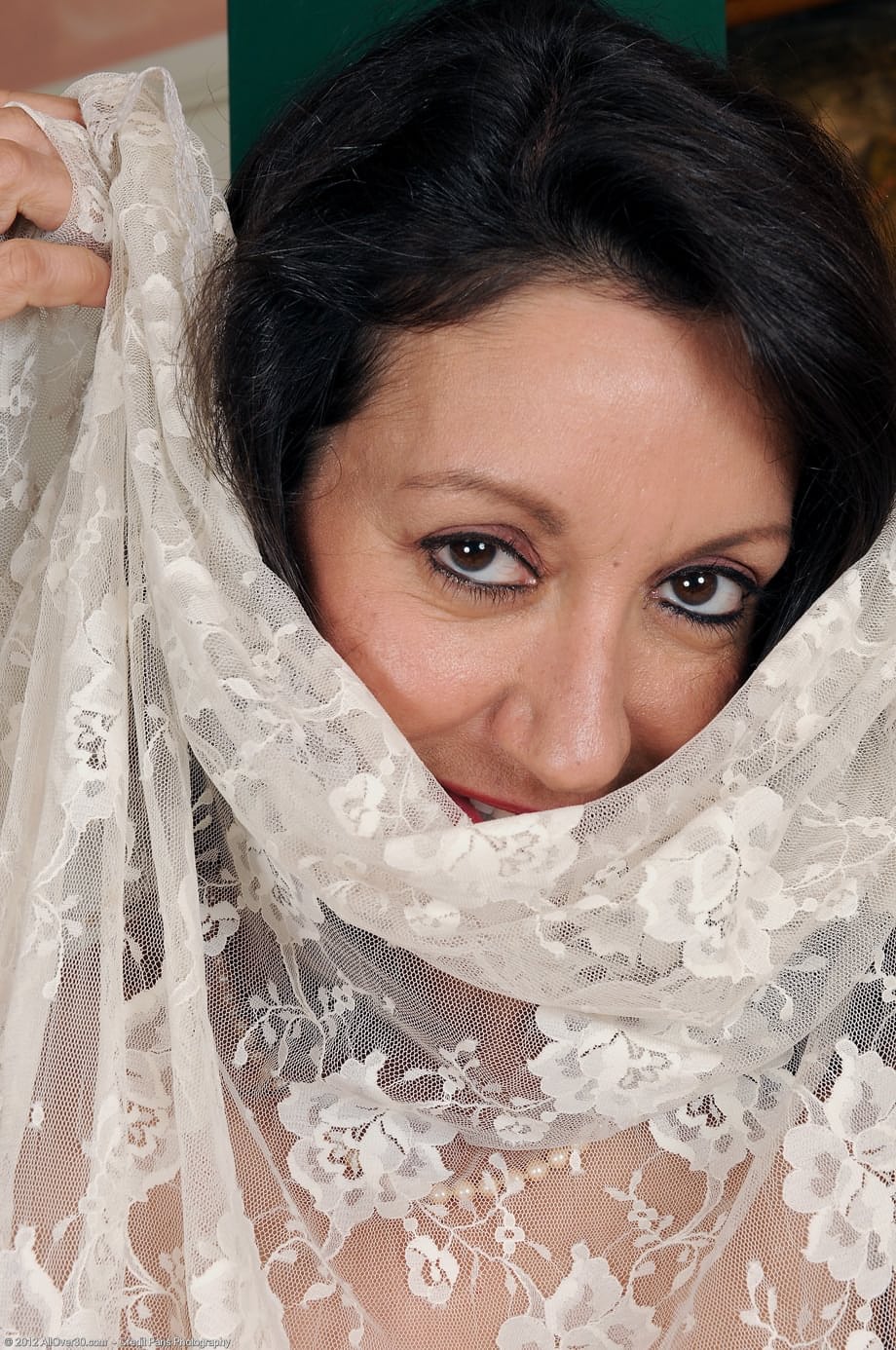 La sexy Persia Monir rivela tette grandi, curve e fica pelosa da vicino - 10