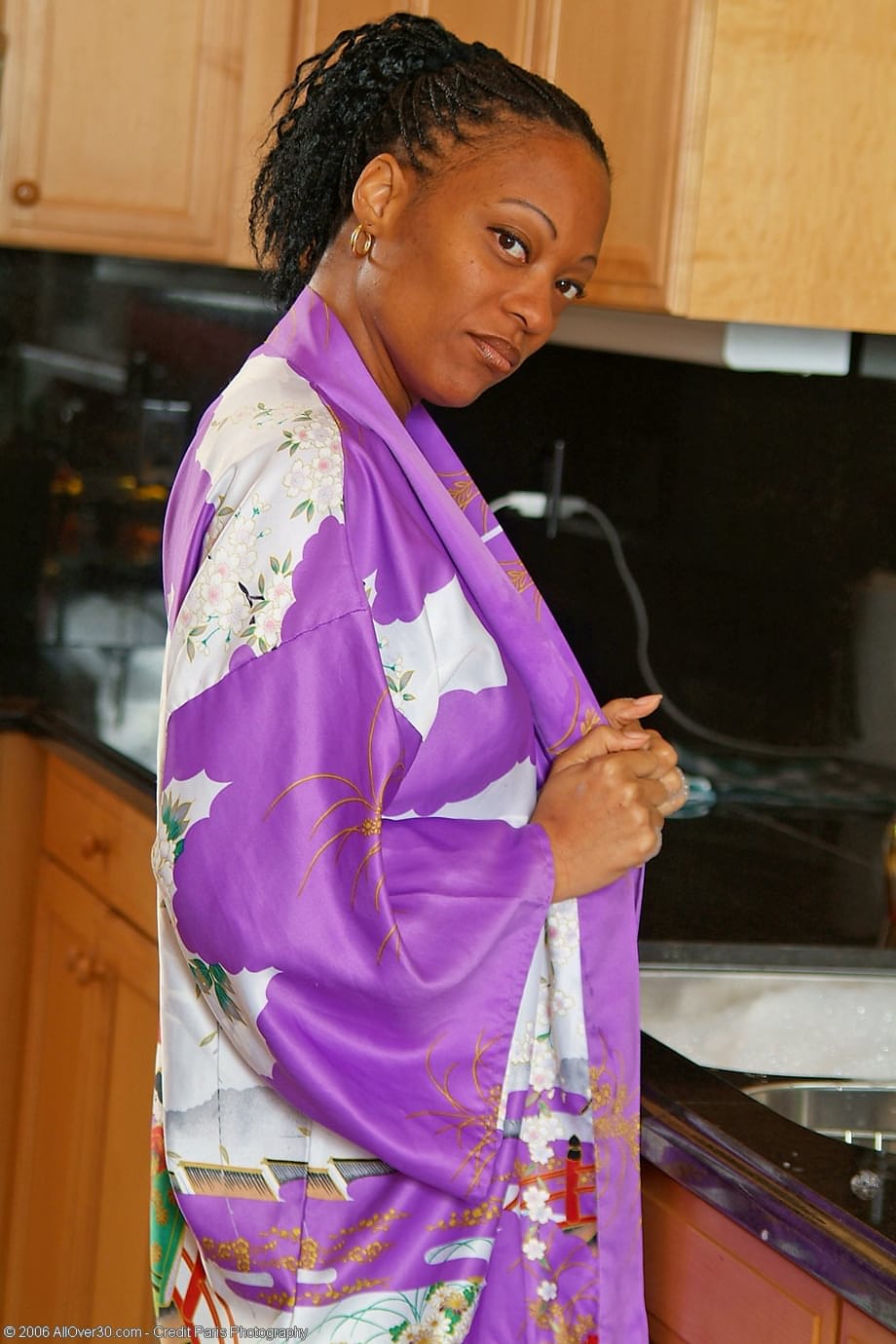 Naked Pepper, over 30 black beauty, seductively washing dishes nude in the kitchen - 4