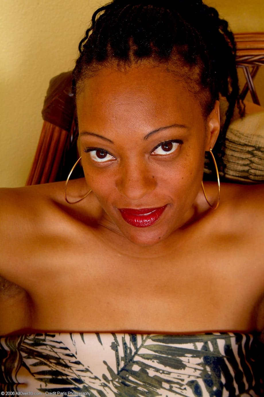 Wild Pepper revela sus tetas flácidas en poses traviesas y desnudas - 8