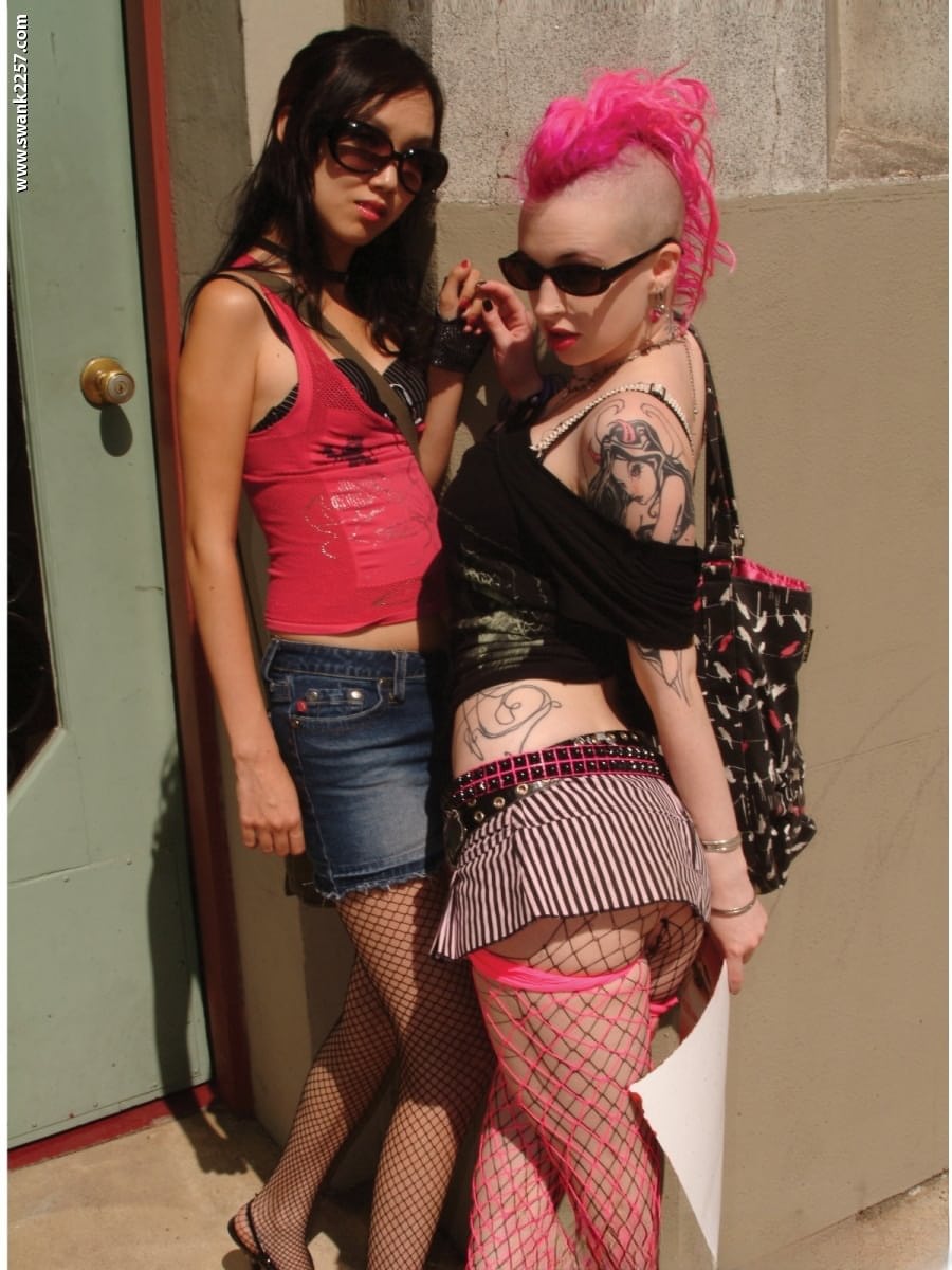 Mandy Morbid and Lystra Faith lustily devour each other's wet cunts while fucking wild toys - 5