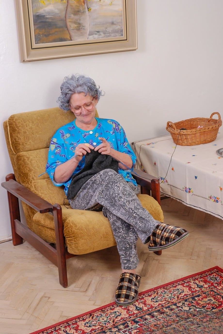 Judita's teen tits bouncing as she pounds granny's dripping pussy with throbbing yellow toy - 1