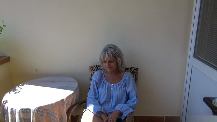 Diana granny pleasures her needy wet pussy while fully naked on a chair - 1