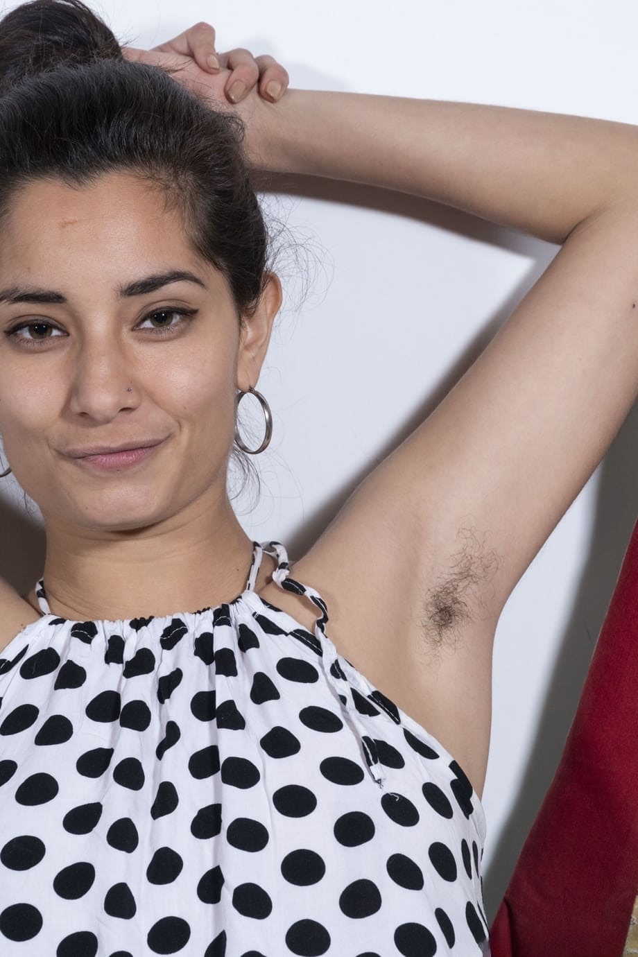 Tiffany si spoglia in modo erotico mostrando il suo corpo stupendo e mettendo in risalto la sua fica grondante di umori - 6