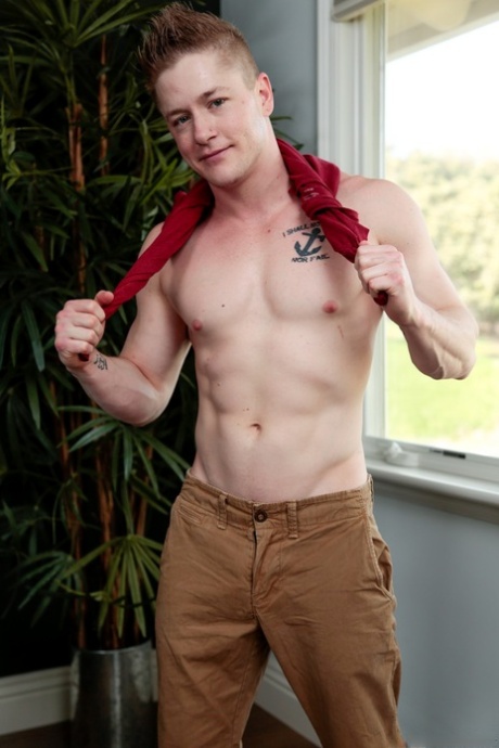 Hunky Chris Blades gets boned by Carter Woods & Justin Matthews in a gay 3some