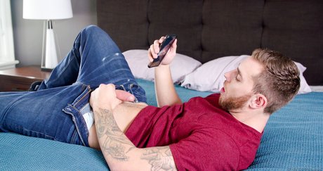 Carter Woods baise le trou serré d'Anthony Moore dans une séance de sexe gay hardcore cru et intense - 7