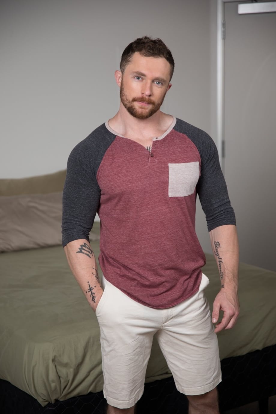 Michael Del Ray étire passionnément des orifices avec un beau mâle musclé lors d'une session brute et brûlante - 8