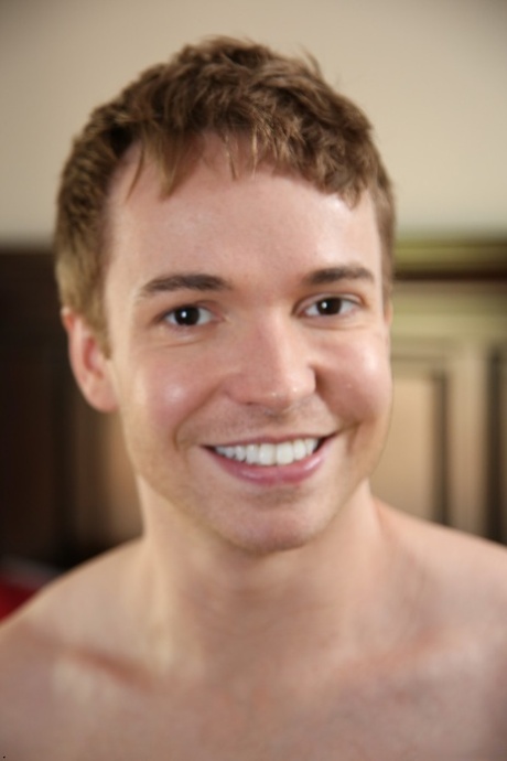 Scotty Zee devora apasionadamente la masculinidad de Gabriel Cross antes de montarla en crudo en estilo perrito - 5