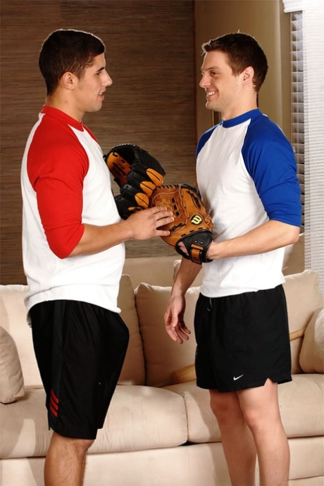 Baseball coach Andrew Blue passionately sucks muscular pitcher Jimmy Clay - 2