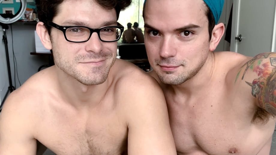 Devin Franco gets tattooed hunk Dakota Payne drilling and stretching his raw hole on the couch - 1