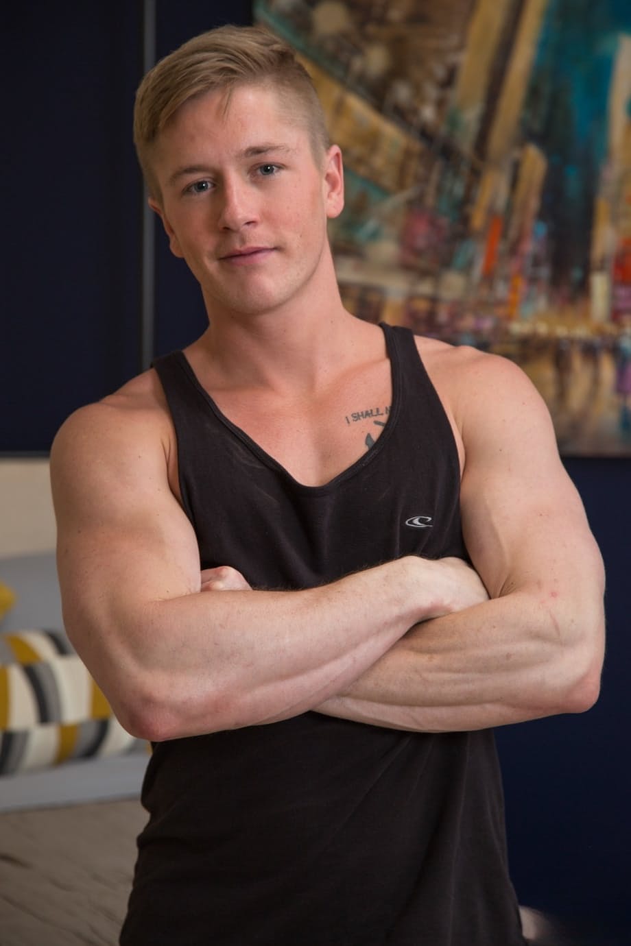 El musculoso deportista Chris Blades devasta al twink Jonah Marx en un escandaloso sesenta y nueve y follando a pelo cambiando de posición - 3