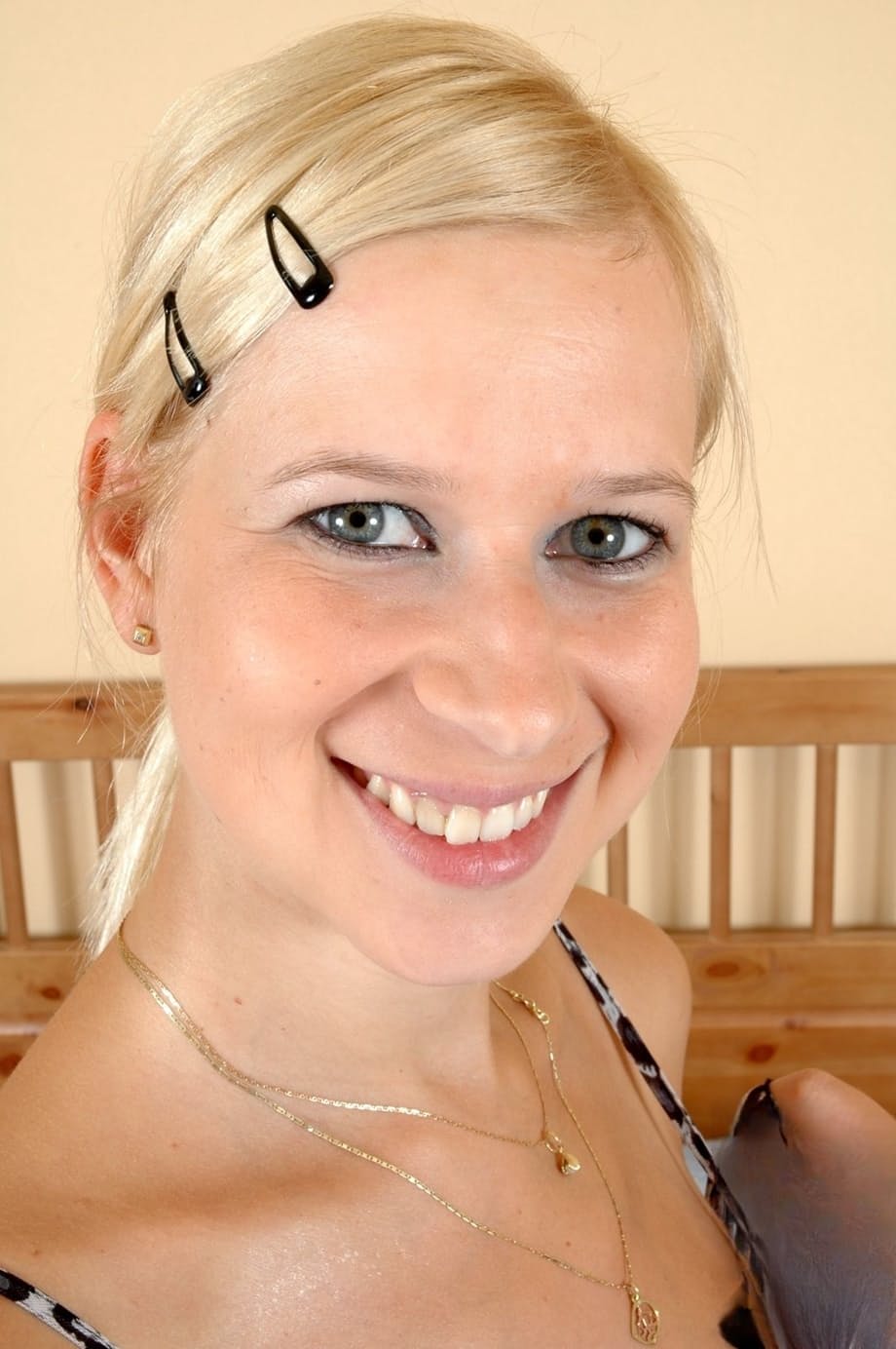 Anastasia Devine spruzza latte caldo dai seni massicci e lattanti - 2