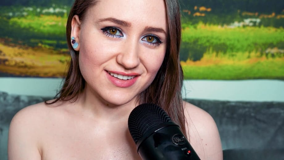 La bomba americana tutta naturale Lizzie Love apre le gambe spalancate per una sessione intensa di penetrazione con il sex toy - 19